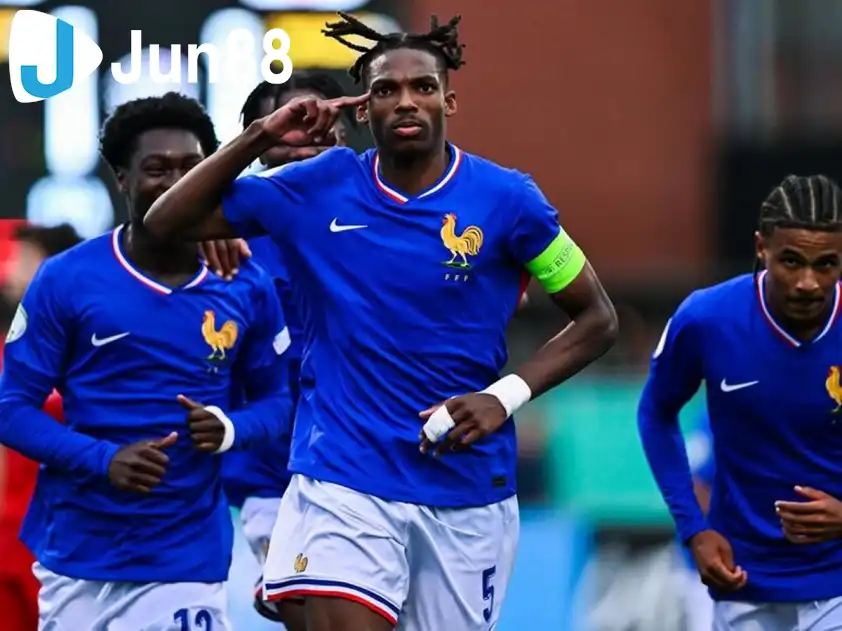 U19 Pháp đối đầu với U19 Quần Đảo Faroe ở lượt trận ra quân (Ảnh: ESPN)